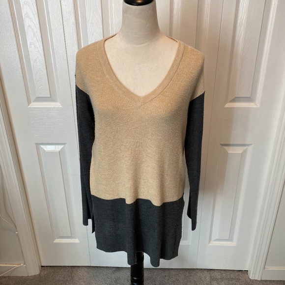 Women’s Size S Vince Camuto sweater - Picture 1 of 8